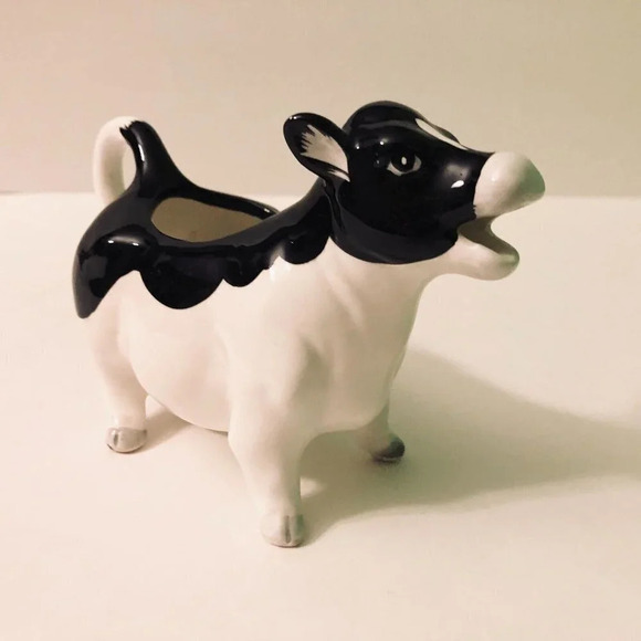 Vintage Otagiri Cow Creamer Black and White 5.5 Inch Long - Picture 8 of 16